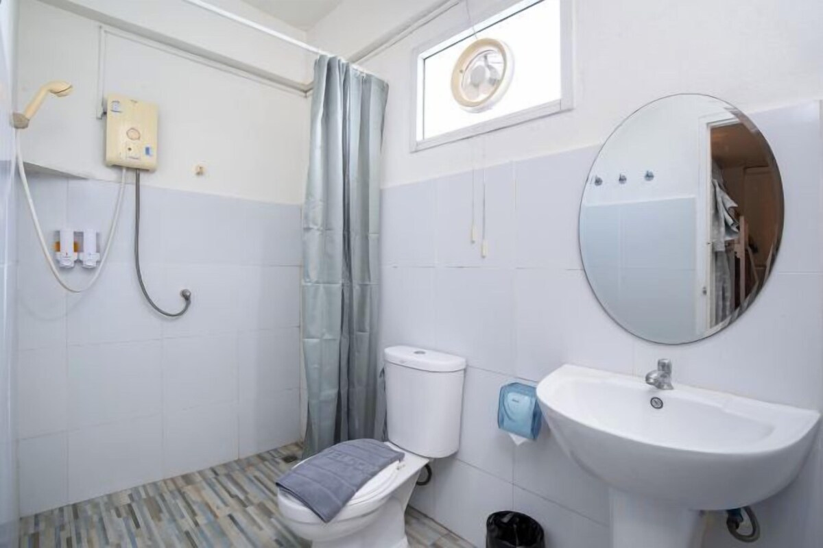 Bathroom | Shower