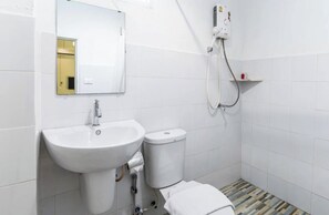 Herbergi með tvíbreiðu rúmi - reyklaust | Baðherbergi | Sturta