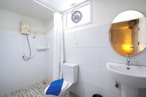 Family Suite, Non Smoking | Bathroom | Shower