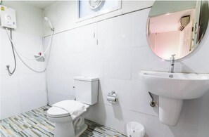 Fjölskyldusvíta - reyklaust | Baðherbergi | Sturta