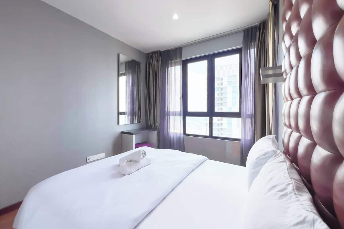 Family Apartment, Balcony, City View | Seterika/papan seterika, Wi-fi percuma
