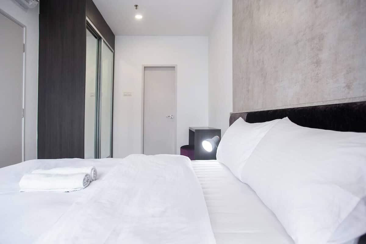 Luxury Apartment, City View | Seterika/papan seterika, Wi-fi percuma