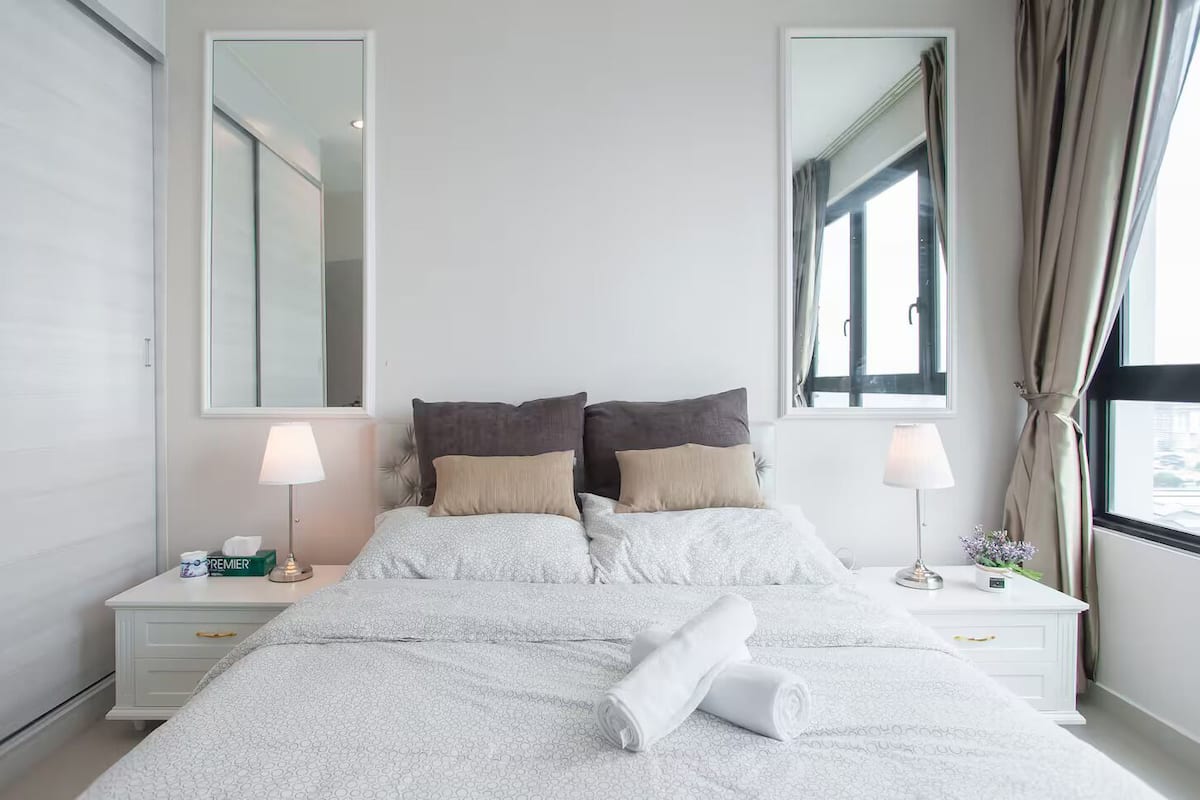 Departamento superior, vista a la ciudad | Tabla de planchar con plancha, wifi gratis y ropa de cama