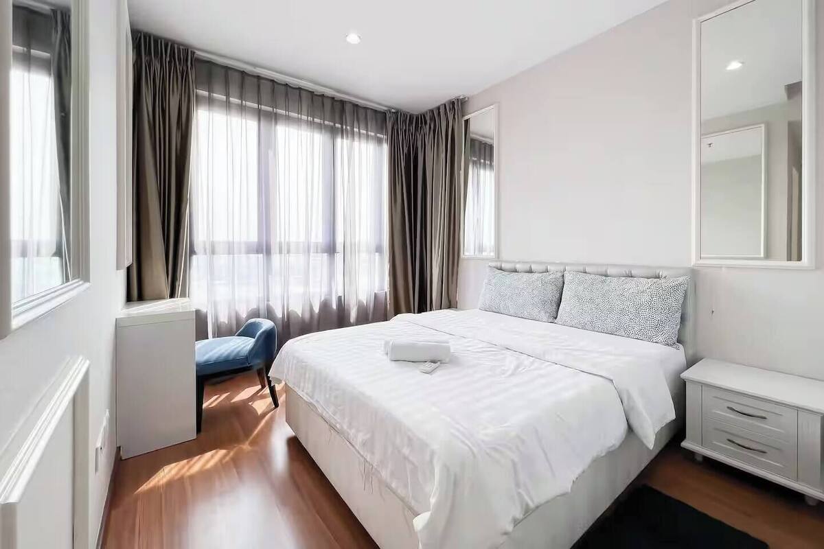 Appartement familial, balcon, vue sur la ville | Fer et planche à repasser, accès au Wi-Fi (inclus)