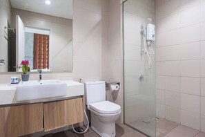 Duplex classique, vue sur la ville | Salle de bain
