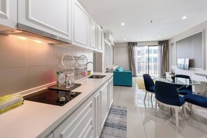 Appartement Familial, balcon, vue ville | Cuisine privée