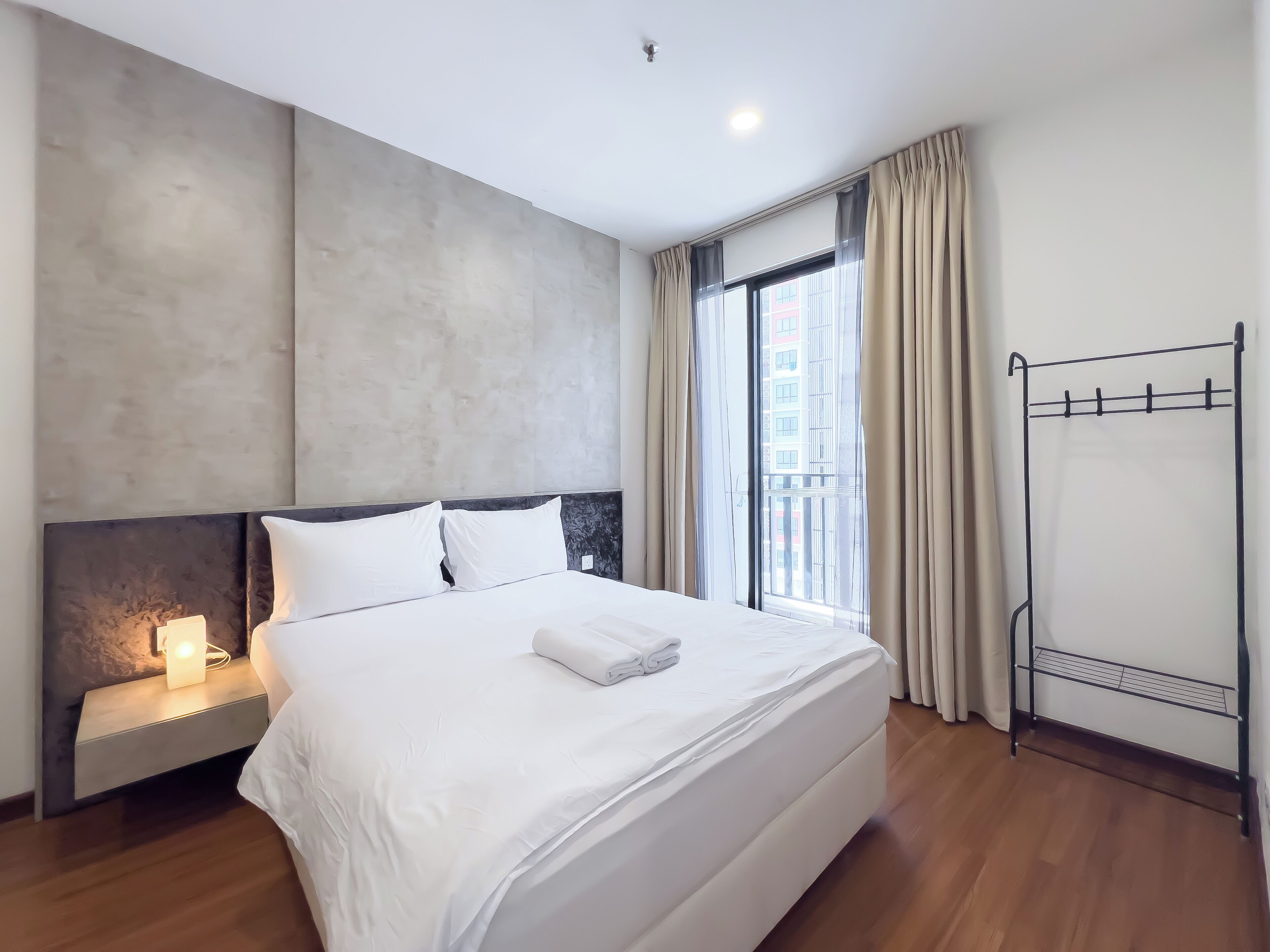 Leilighet – deluxe, byutsikt | Strykejern/-brett, wi-fi (inkludert) og sengetøy