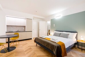 Laptop workspace, free WiFi, bed sheets - JOIVY Premium Apartments Trieste Mazzini (Trieste)