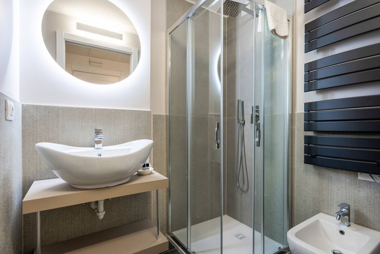 Apartment, 2 Bedrooms | Bathroom | Shower, free toiletries, hair dryer, bidet