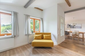 TV, DVD player, music library, stereo