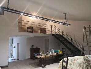 3 bedrooms, iron/ironing board, WiFi, bed sheets - Renovated former barn View of Pyrenees, Canigou, Clape massif and garrigue (Villespassans)