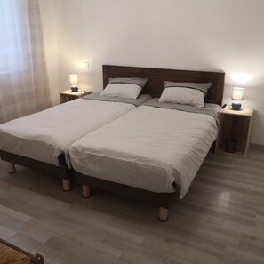 3 bedrooms, iron/ironing board, WiFi, bed sheets