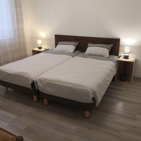 Iron/ironing board, WiFi, bed sheets