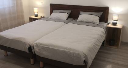 Ancienne grange rénovée
Vue sur Pyrénées, Canigou,massif de la Clape et garrigue