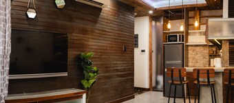 Modern 1BR Walk to Beach & City Spots