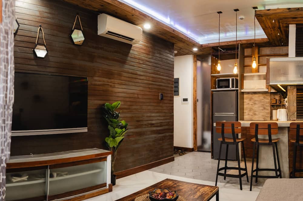 Modern 1BR Walk to Beach & City Spots
