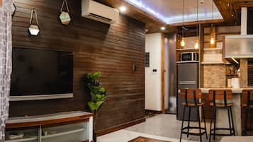 Apartment, 1 Bedroom, Smoking, Balcony | Living room