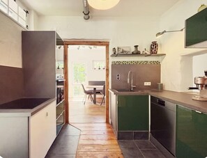 Oven, stovetop, dishwasher