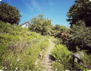 Property grounds - Listed cottage with large garden + swimming pond (Solms)