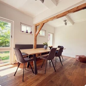 Dining - Listed cottage with large garden + swimming pond (Solms)