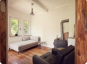 Fireplace - Listed cottage with large garden + swimming pond (Solms)