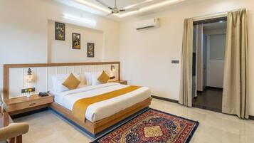 Escritorio y espacio para trabajar con laptop