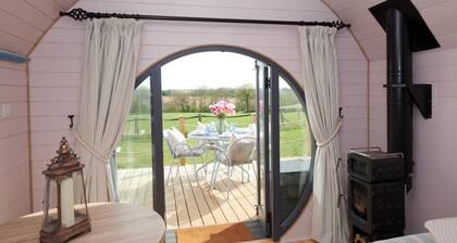 Cabins in Oxfordshire with Hot Tub & Meadow Views