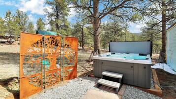 Tina de hidromasaje al aire libre