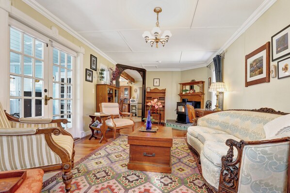 Smart TV, fireplace, offices