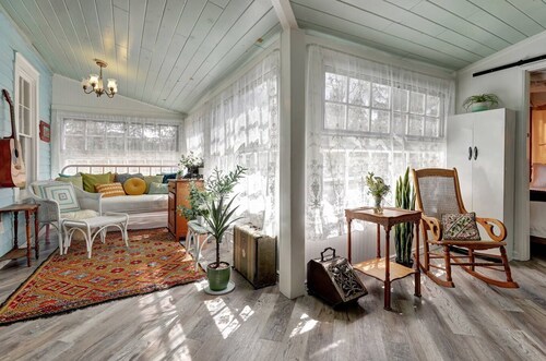 Timeless Pineview Cottage | Hot Tub & Pet Friendly