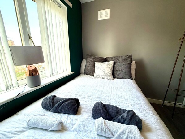 3 dormitorios, tabla de planchar con plancha, wifi y ropa de cama