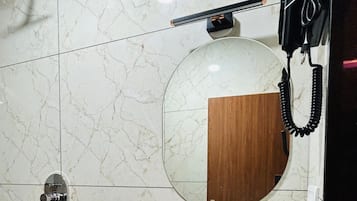 Deluxe Double Room | Bathroom