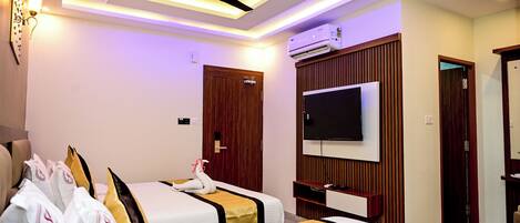 Executive Triple Room | Iron/ironing board (on request), WiFi (free)