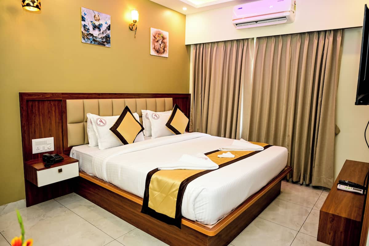 Deluxe Double Room | Iron/ironing board, free WiFi