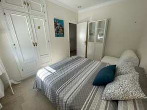 4 makuuhuonetta, silitysrauta/-lauta, Wi-Fi, vuodevaatteet