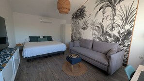 3 bedrooms, desk, iron/ironing board, free WiFi