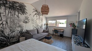 3 bedrooms, desk, iron/ironing board, free WiFi
