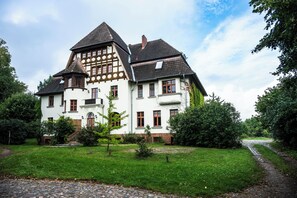 Exterior - Large apartment with 210 sqm for up to 10 people in country house villa (Alt Necheln)