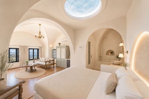 Classic Suite with Caldera View and Shared Pool | In-room safe, blackout drapes, iron/ironing board, free WiFi - Lava suites (Fira)
