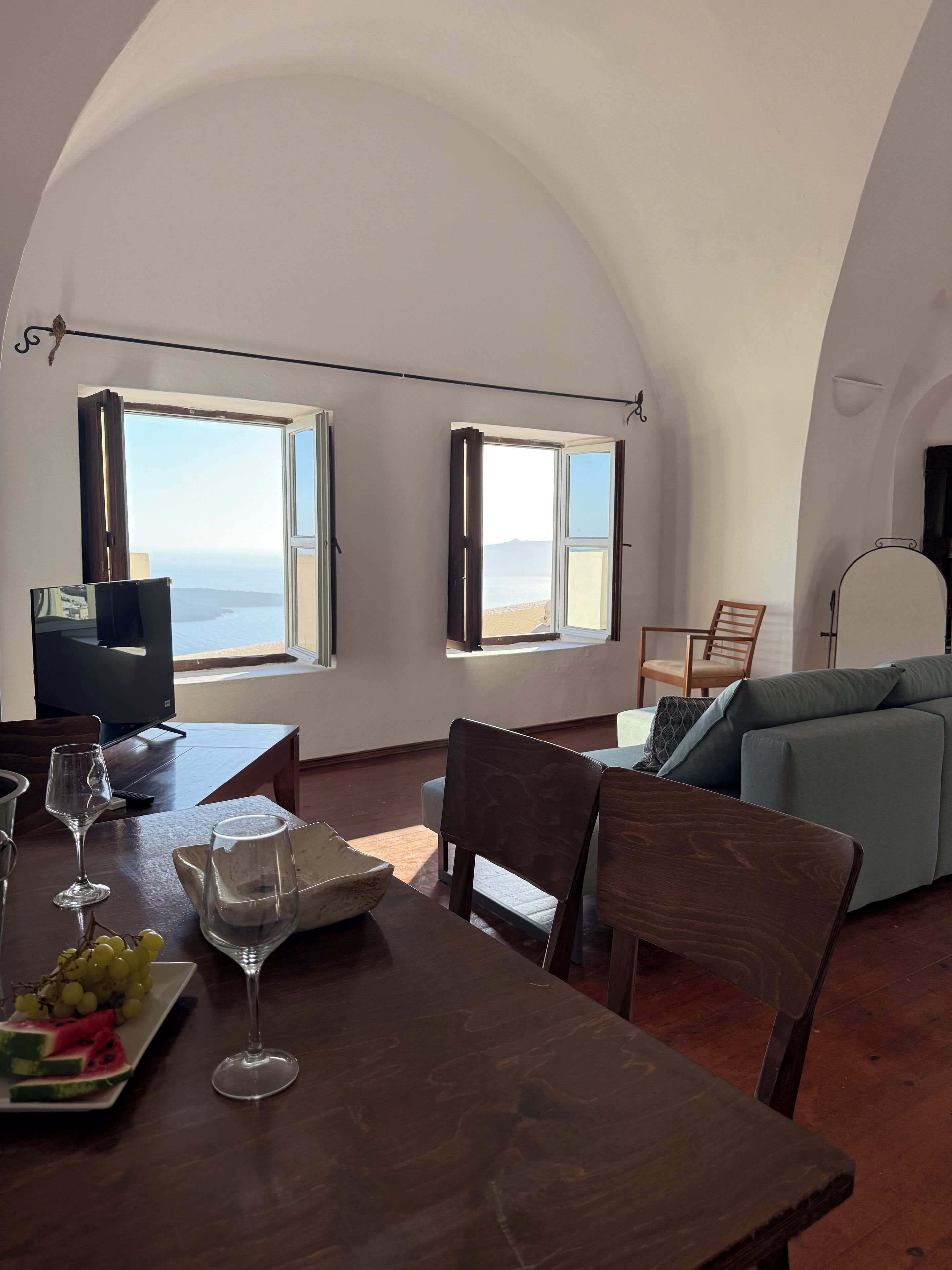 Classic Suite with Caldera View and Shared Pool | Woonruimte | Een printer