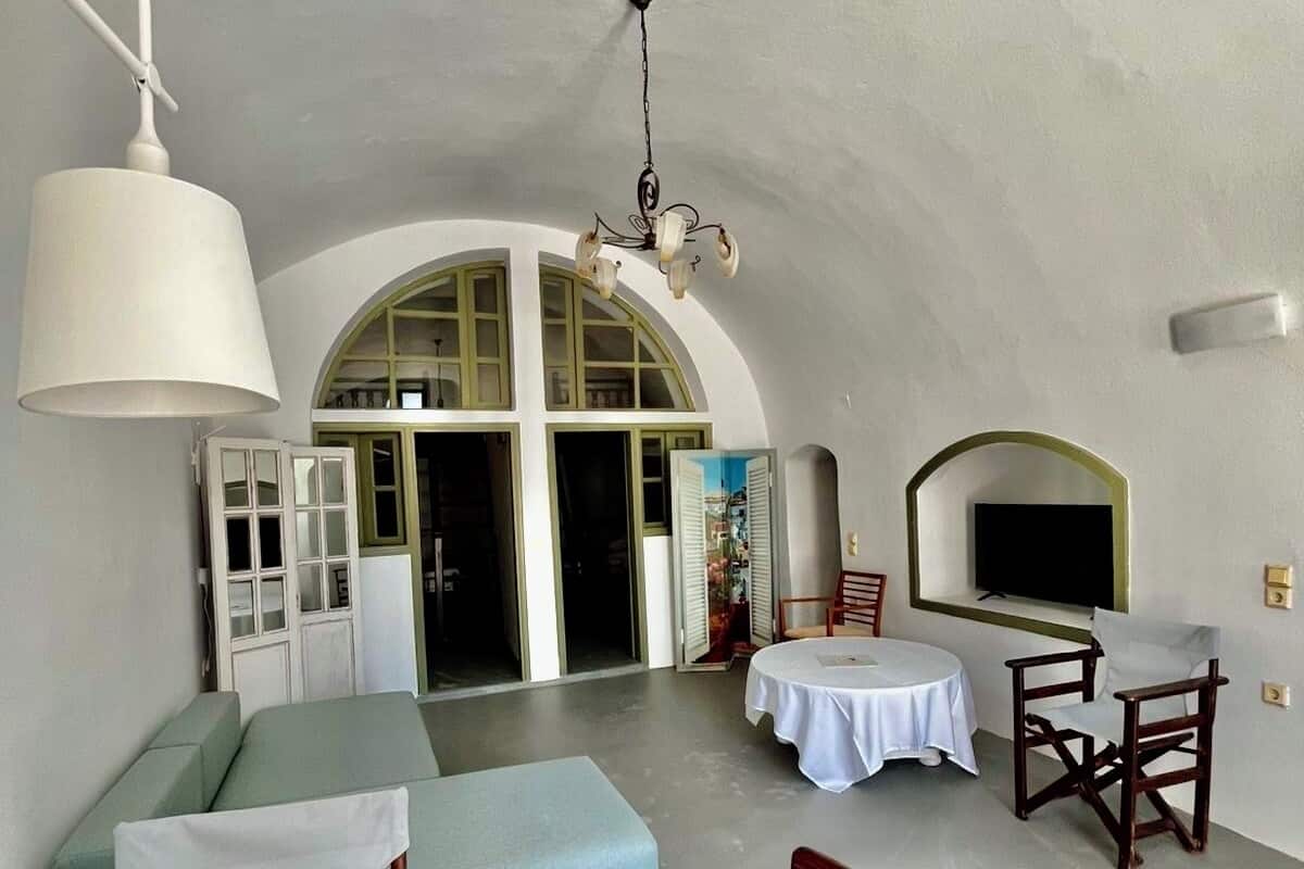 Family Cave Suite with Caldera View and Shared Pool | Caja de seguridad en la habitación y cortinas blackout