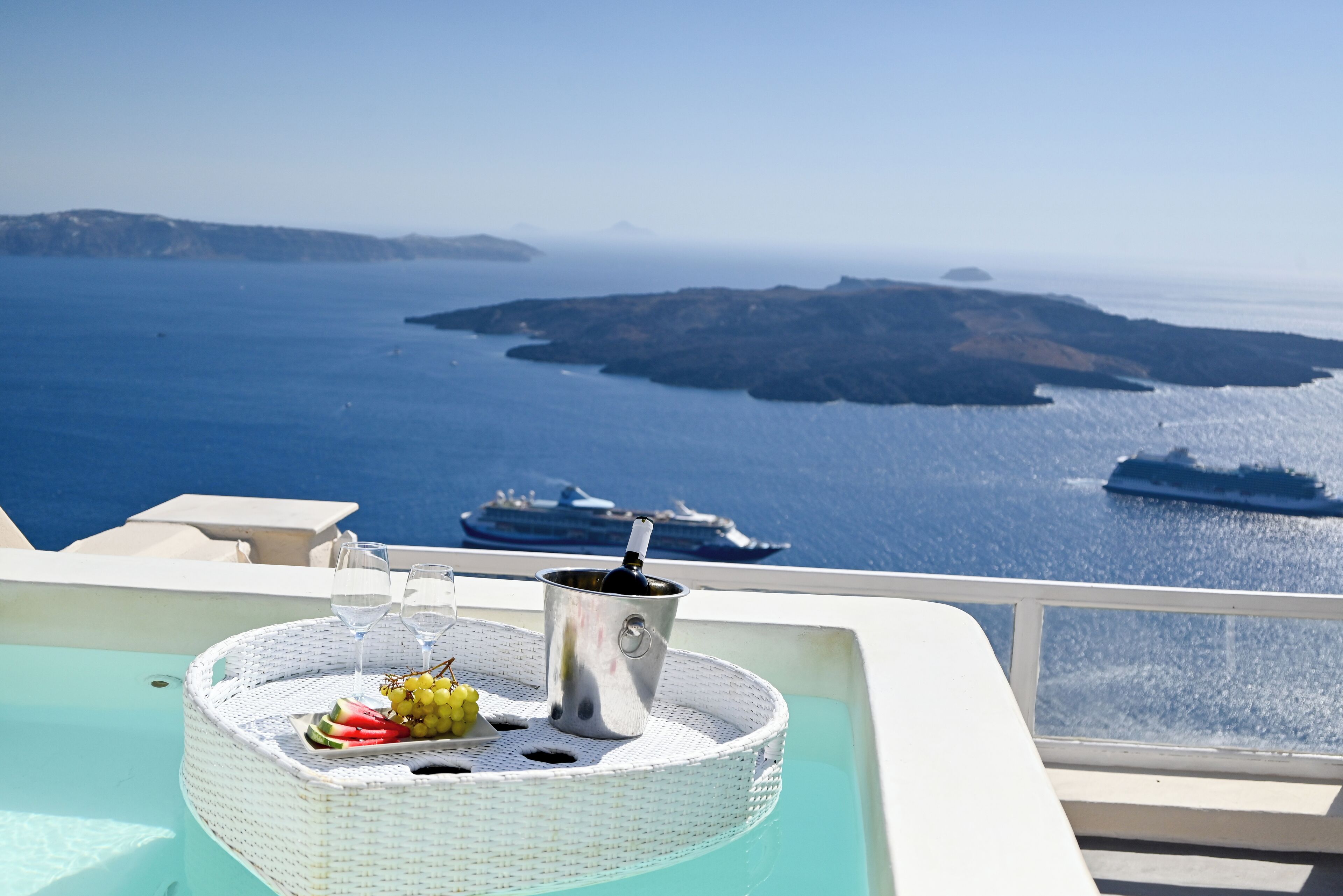 Honeymoon Suite with Caldera View And Private Tub | Terrace/patio