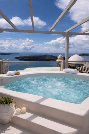 Lava Suite with Caldera View And Private Tub | Terrace/patio - Lava suites (Fira)