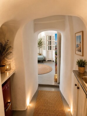 Family Cave Suite with Caldera View and Shared Pool | Private kitchen | Mini-fridge - Lava suites (Fira)