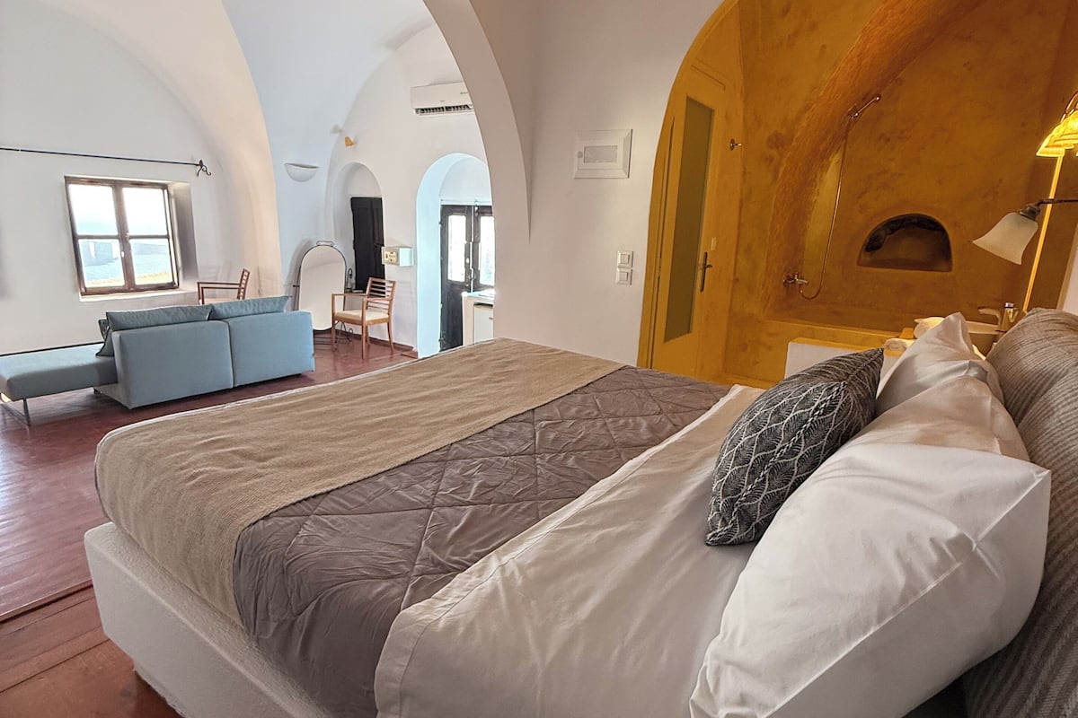 In-room safe, blackout curtains, iron/ironing board, free WiFi