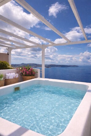 Lava Suite with Caldera View And Private Tub | Terrace/patio - Lava suites (Fira)