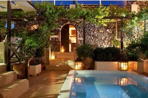 Exterior - Lava suites (Fira)