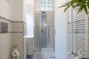 Regadera y bidet 