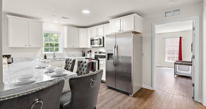 7 guests NYC/NWK Free parking