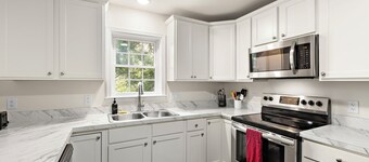 7 guests NYC/NWK Free parking